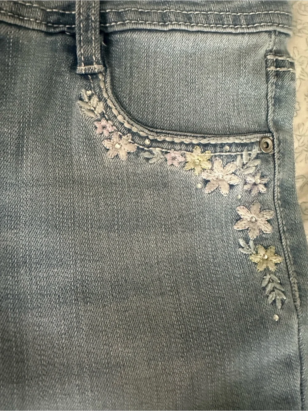 NWT Squeeze Girls Floral Embroidered Flare Jeans Size 10